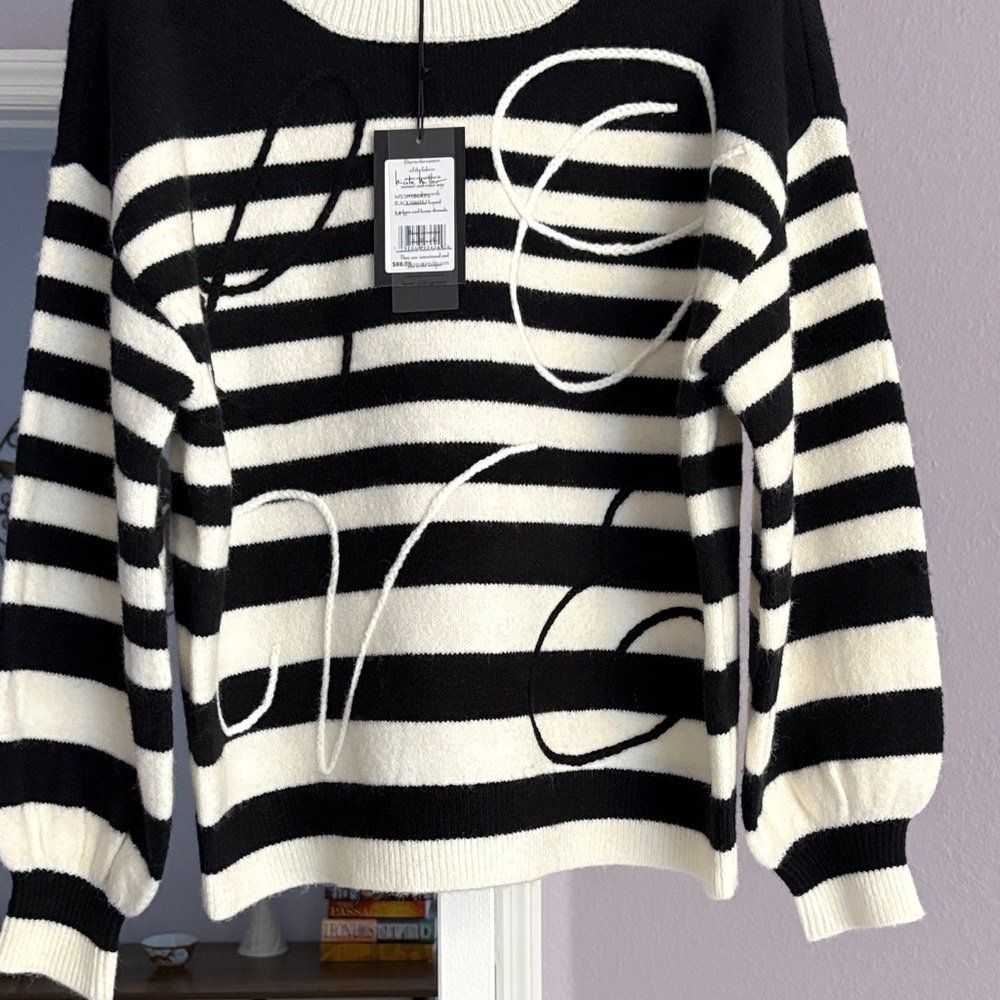 Nicole Miller Black and White Graphic Sweater - Picture 6 of 6